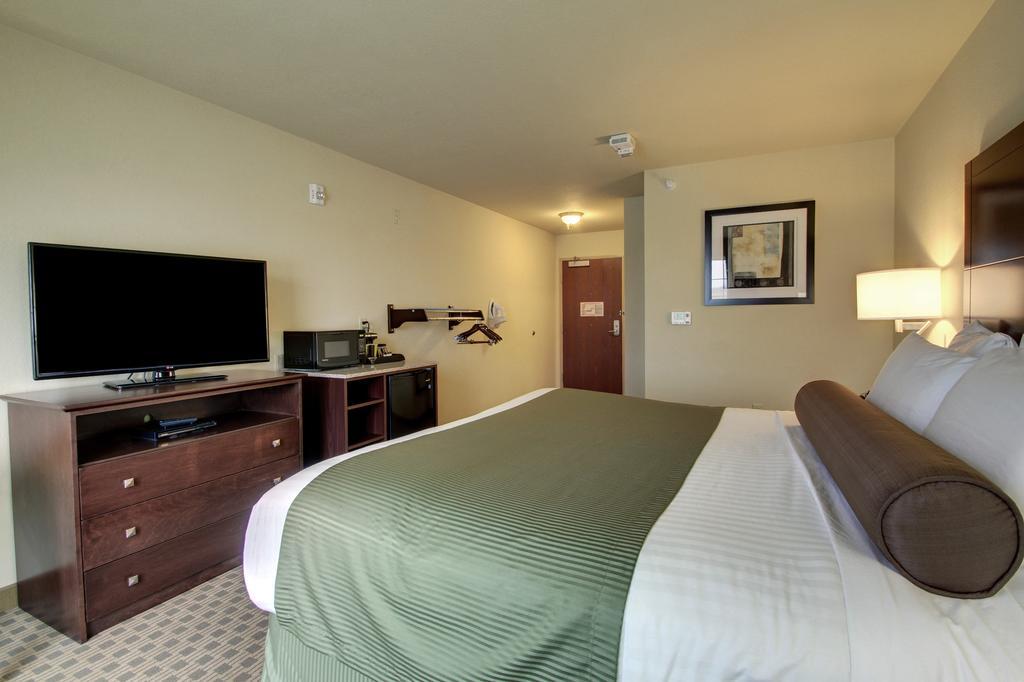 Cobblestone Inn & Suites - Linton Room photo